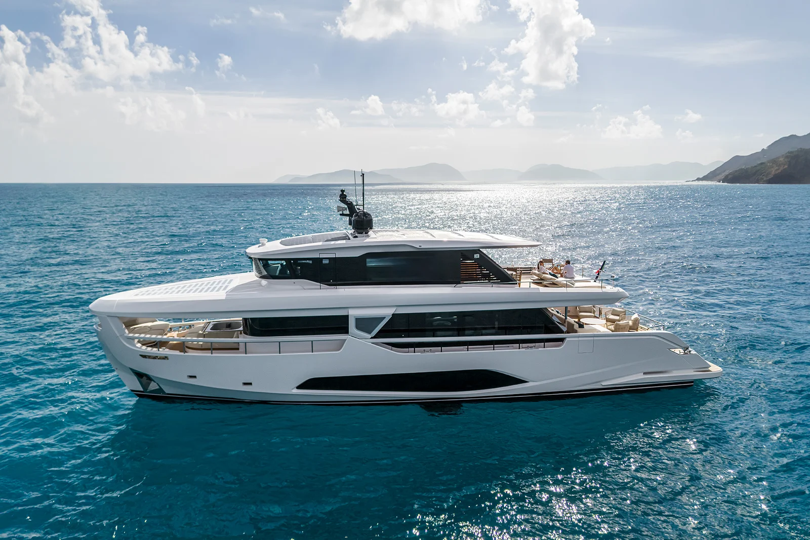 Ferretti Yachts INFYNITO 90