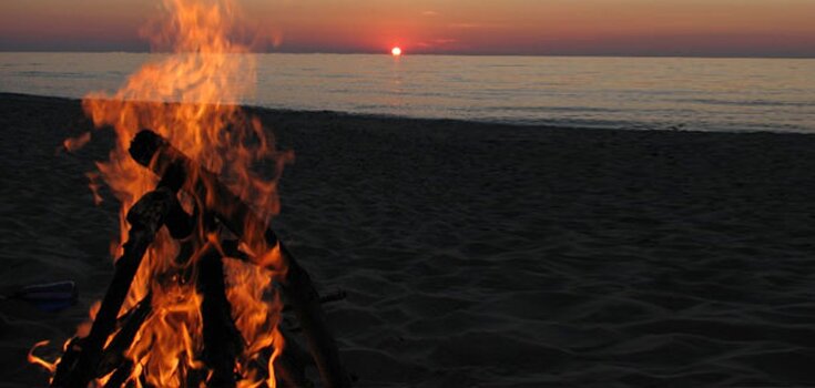 Beach bonfire dinners