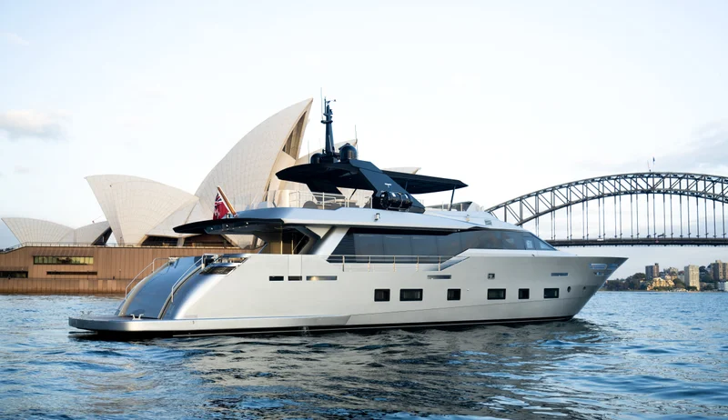 SHADOW Yacht