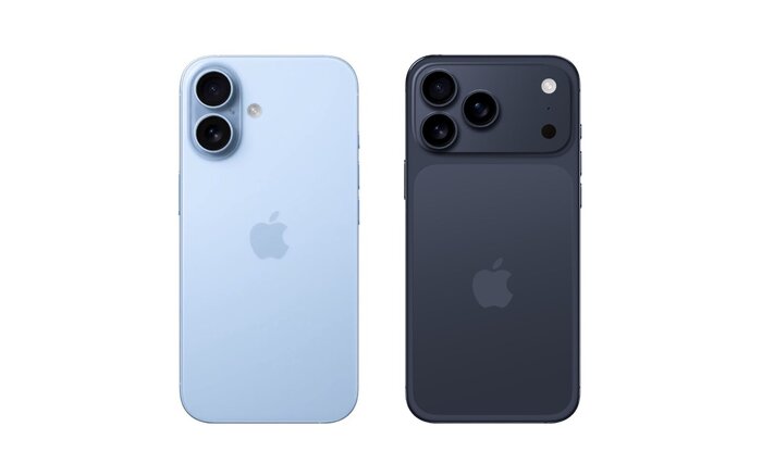 Apple Iphone 17 pro max vs Apple Iphone 18 pro max sur fond bleu