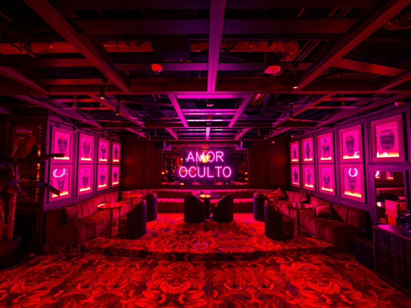 Amor-Oculto-Hall-in-red