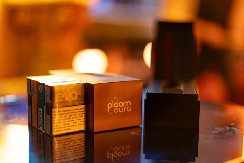 Ploom X lifestyle shot 10