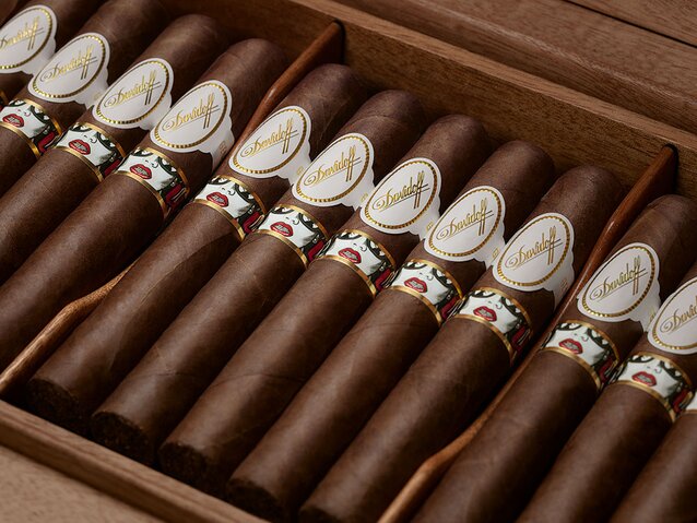 A detail of the image of Davidoff & Boyarde Masterpiece Humidor Collection from the Classicaly Noir Humidor. Cigars with the artfully designed cigar band, created by the British pop artist Boyarde Messenger.