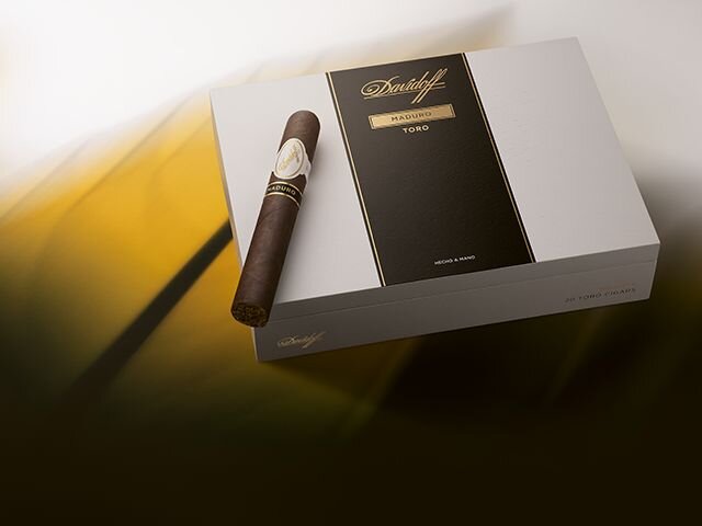 Davidoff Maduro Box mit Zigarre