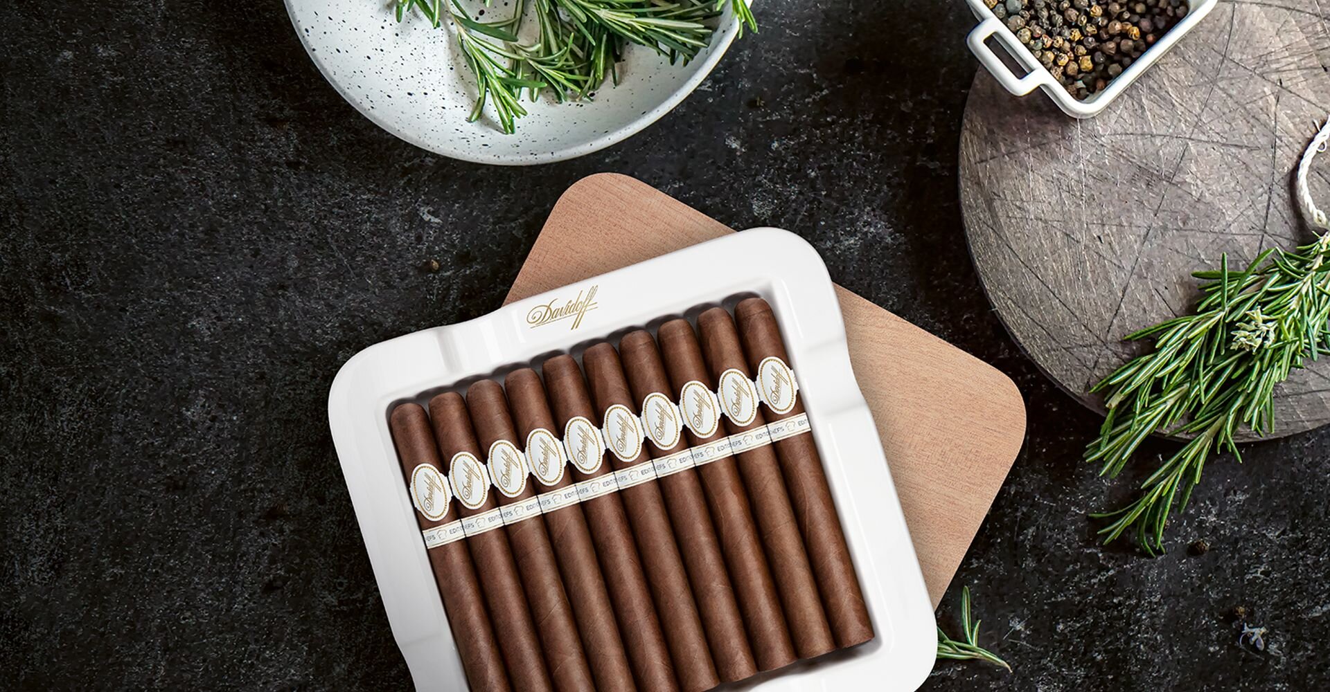 Davidoff Chefs Edition 2021 Churchill Cigars opened in its packaging which can be used as an ashtray