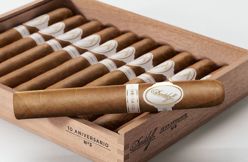 Open Box of 10 Davidoff Aniversario No. 3 cigars 