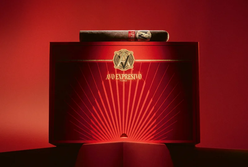 One EXPRESIVO box with one EXPRESIVO cigar on the top. 