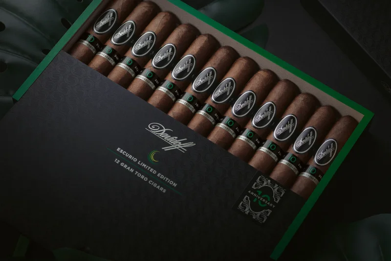 Opened box of the Davidoff Escurio Limited Edition cigar with 12 cigars inside.