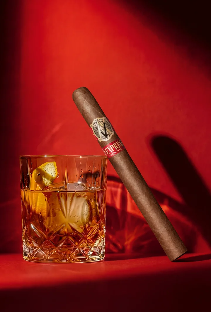 EXPRESIVO taste banner with tasting notes and tobacco origin.