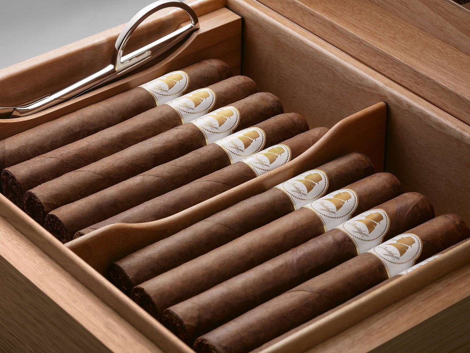 Davidoff Winston Churchill «The Original Series» cigars in an open humidor