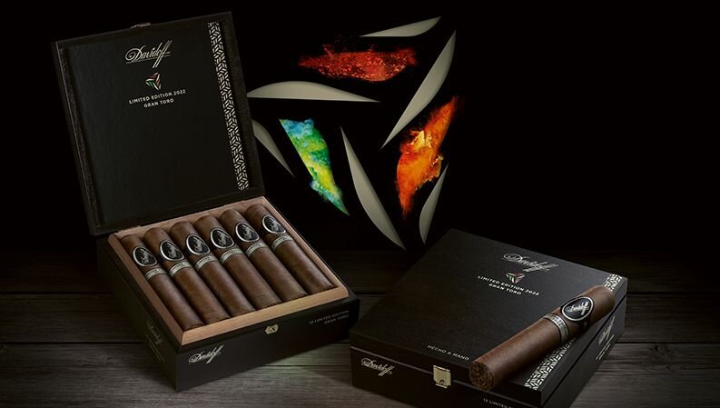 Davidoff Limited Edition 2022 open and close cigar box.