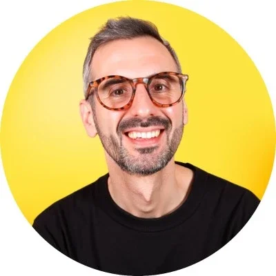 A headshot of Ronny Hermosa, Canva Expert and Skillshare teacher.