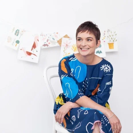 A headshot of Mel Armstrong, illustrator and Skillshare teacher.