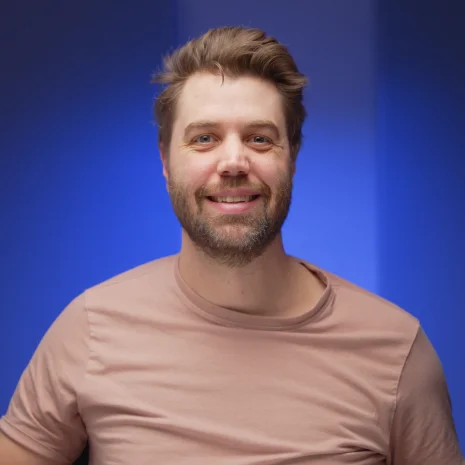 A headshot of Sean Dykink, filmmaker and Skillshare teacher.
