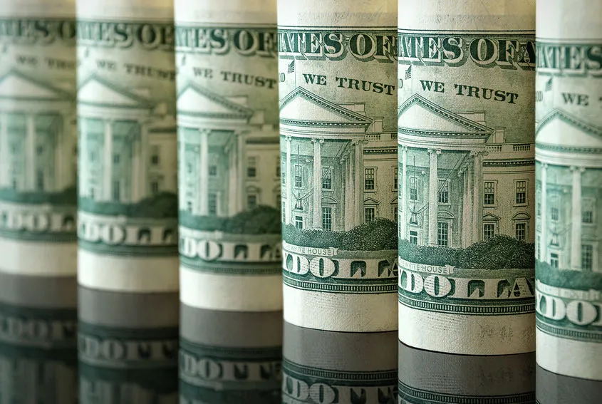 Greenback on edge: inflation sticks, politics stirs