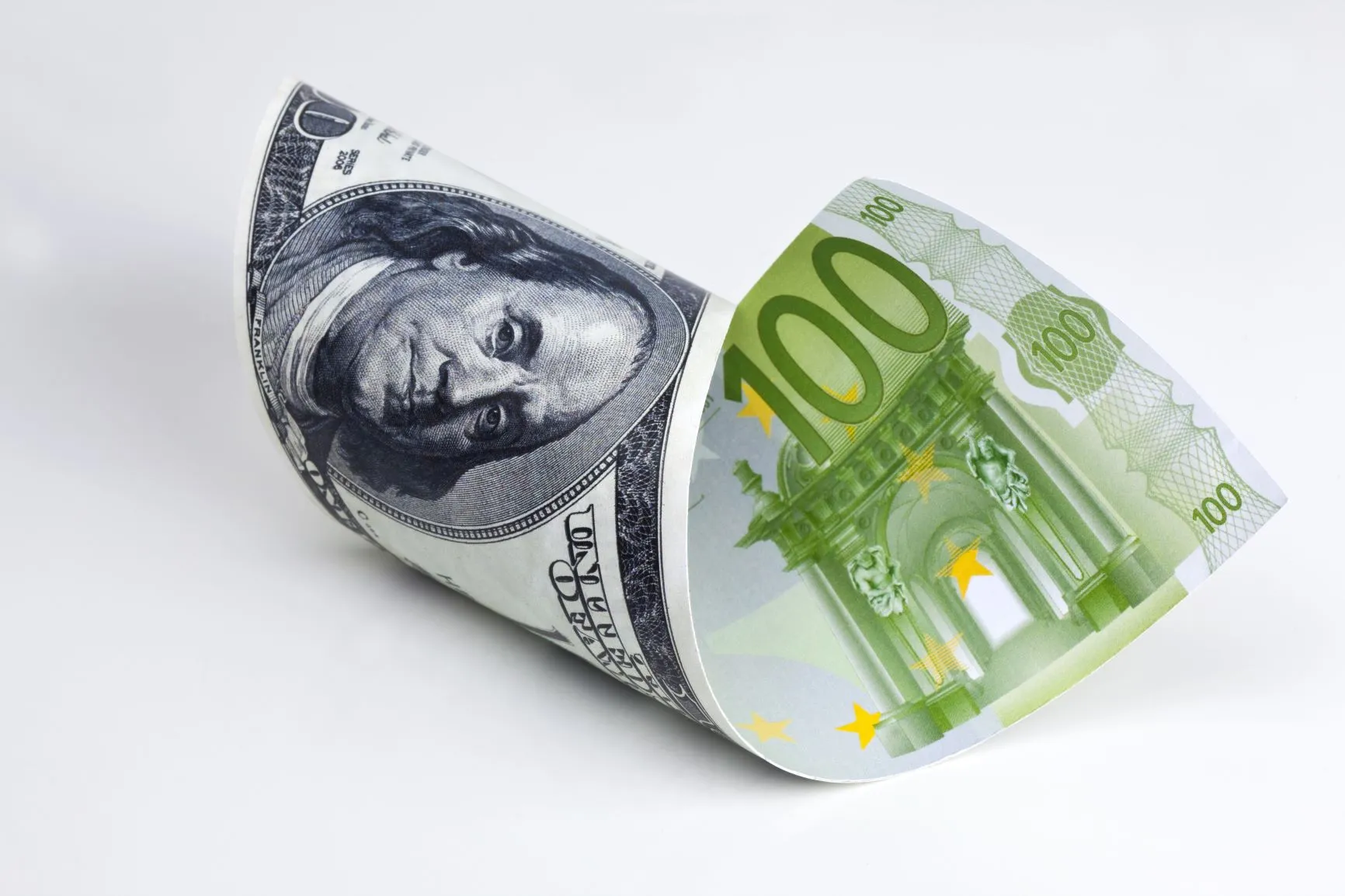 EUR/USD – основная валютная пара в ожидании решения ФРС.