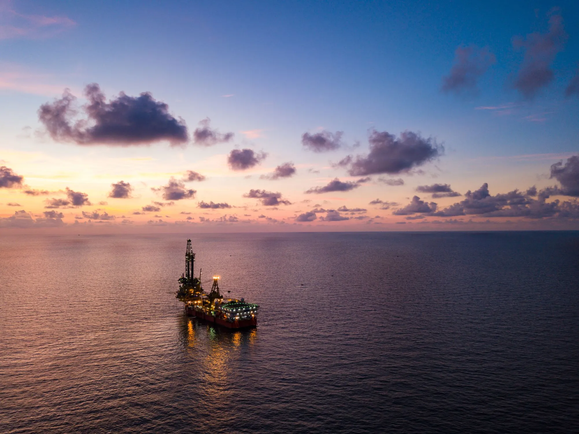 Brent rebounds as sanctions threat meets oversupply doubts