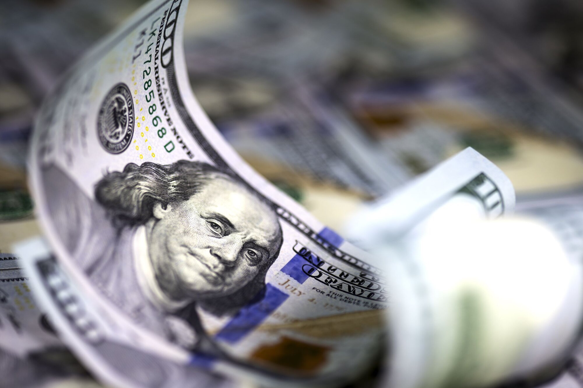 Dollar dips as markets await fed rate decision
