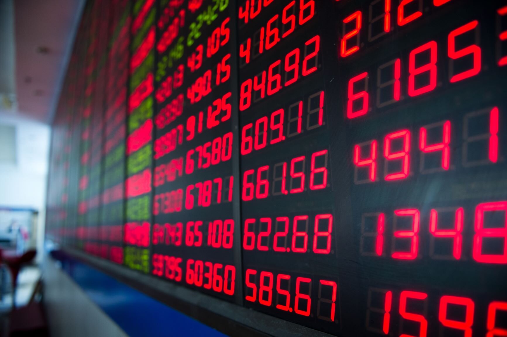 Gold and Oil slip as data, geopolitics pull markets