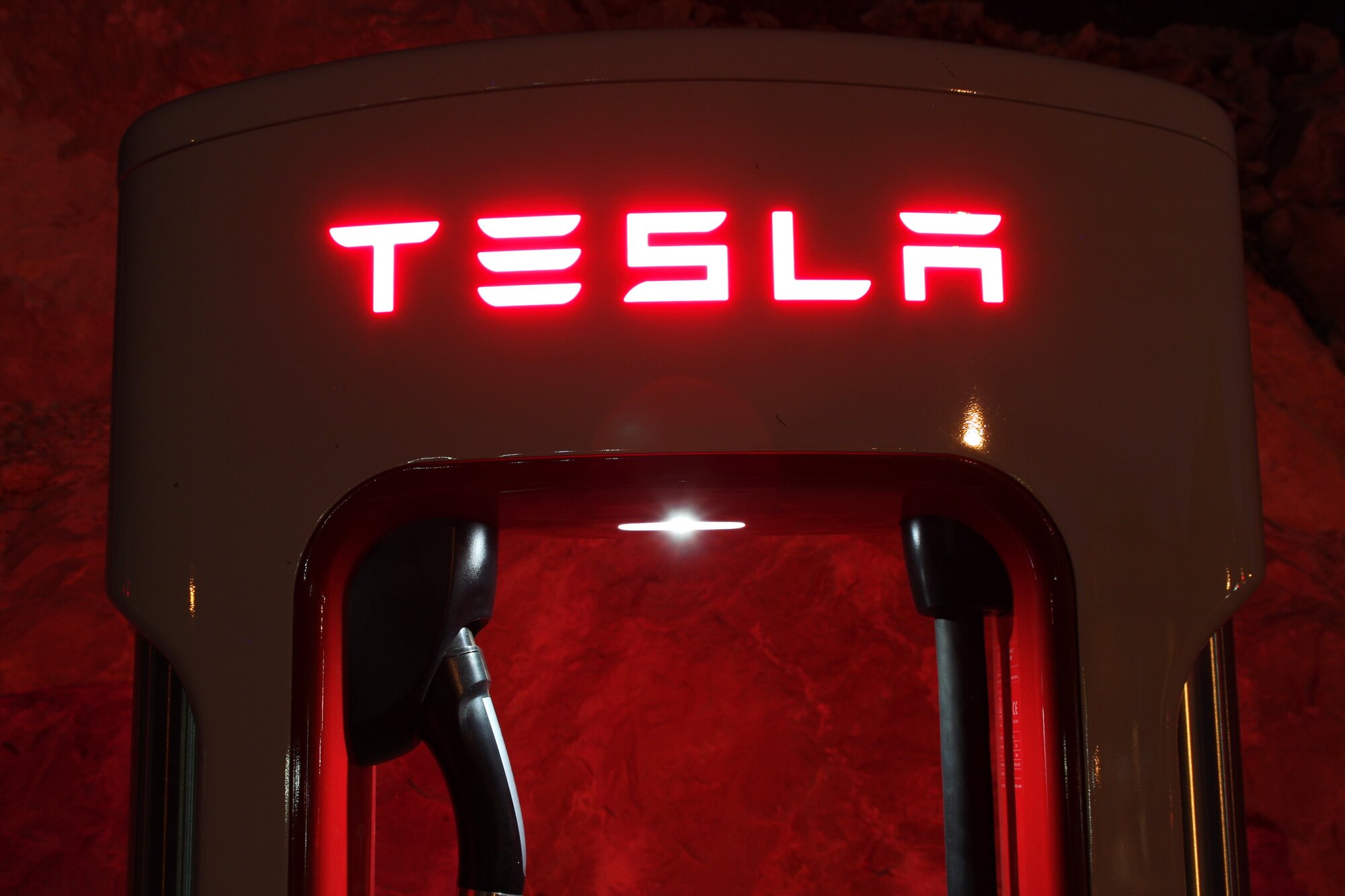 Tesla Q3: Profit Pressure, AI Hopes Ahead
