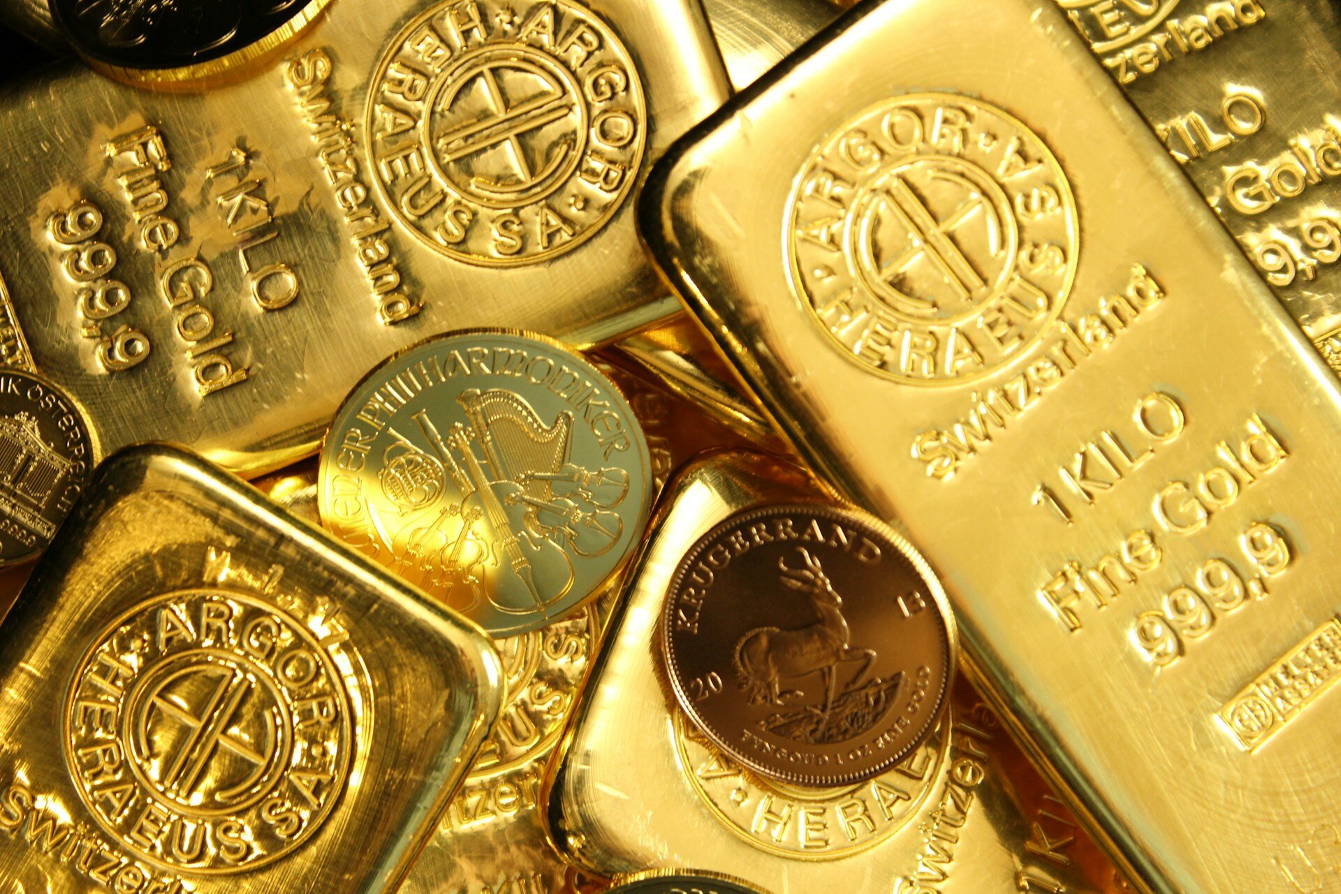 Gold Poised for $4,000 as Rally Extends Into 2026?