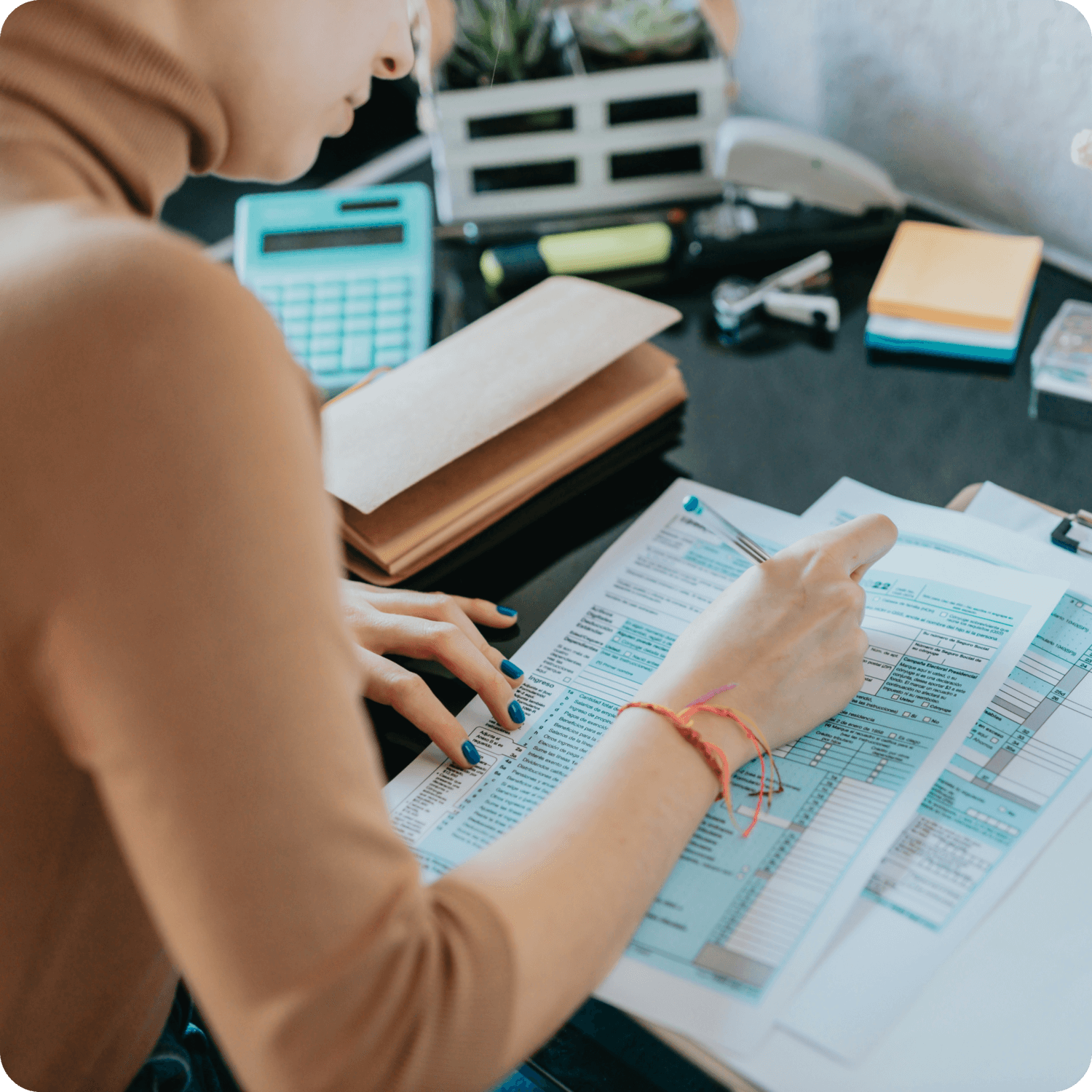 therapists recording tax write-offs for tax deductions