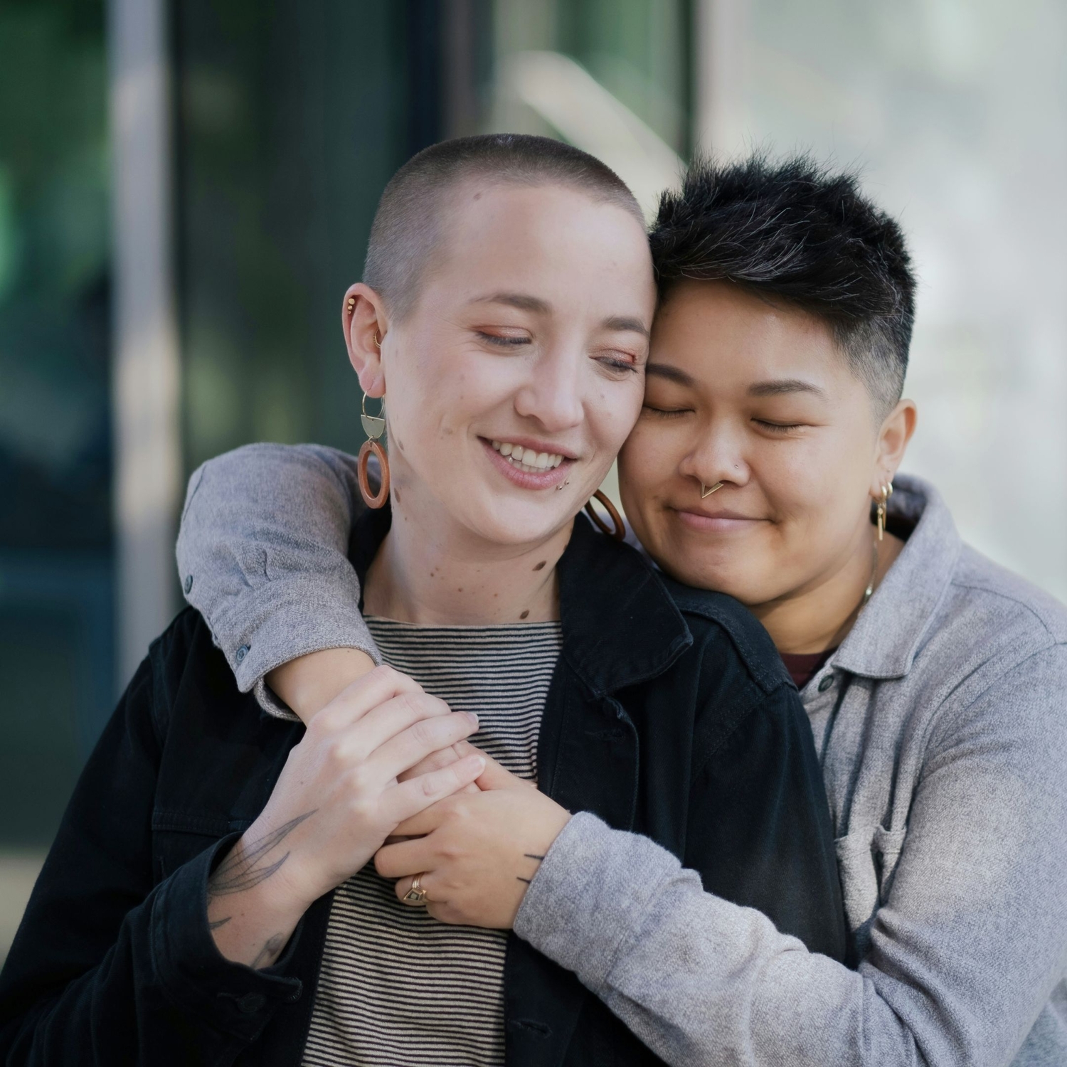 couple in therapy learning 10 green flags in a relationship