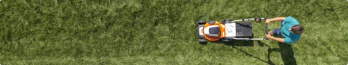 Mowing and blowing with STIHL equipment