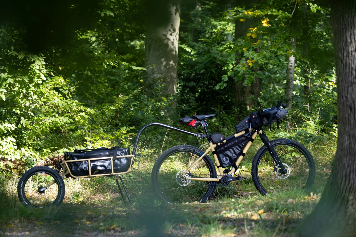 Tout Terrain Outback Xplore GT II expedition concept bike with Mule trailer at Bespoked 2025