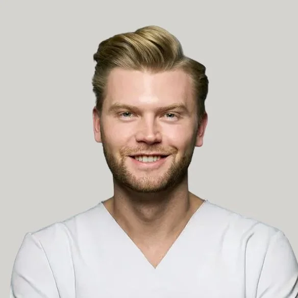 Freundliche Schweizer Apotheker lächelt in die Kamera für Schweizer Männer.