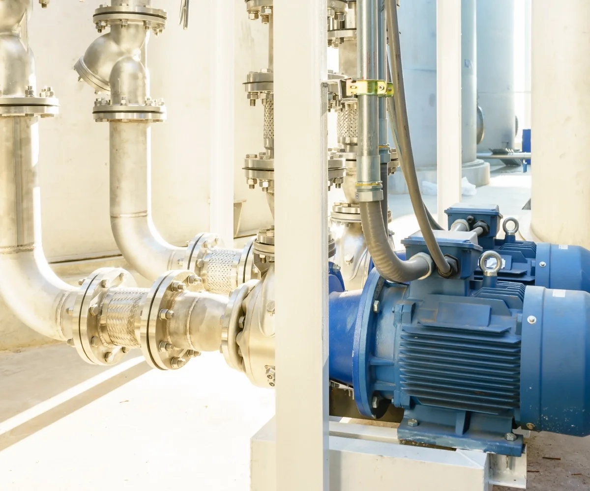 How to Operate a Submersible Pump Using a Mobile Starter
