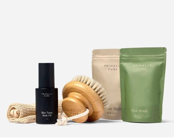 Luxurious spa gift set featuring bath essentials, candles, and soothing oils for a relaxing experience at home.