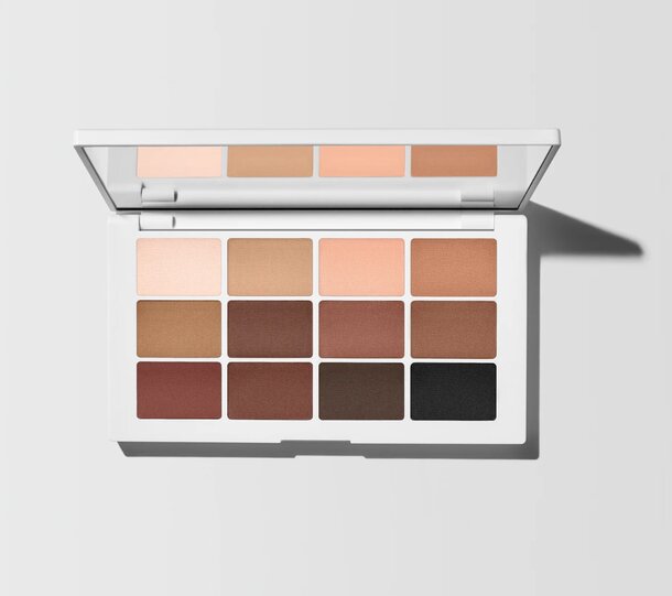 Neutral eye shadow kit