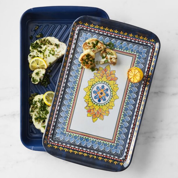 A blue and white tray featuring a fresh lemon slice placed in the center.