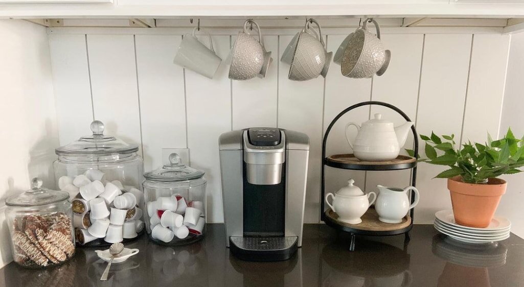 Coffee station with K-cup machine and tea accessories