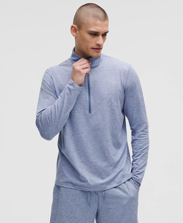 Men's blue half-zip sweatshirt made from lightweight, breathable fabric, ideal for comfort and style.