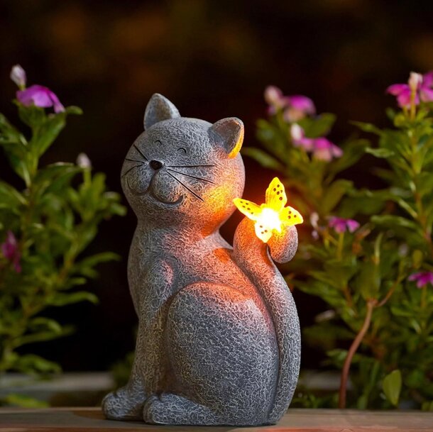 Cute cat statue that makes the perfect gift for your sister with a furry friend

