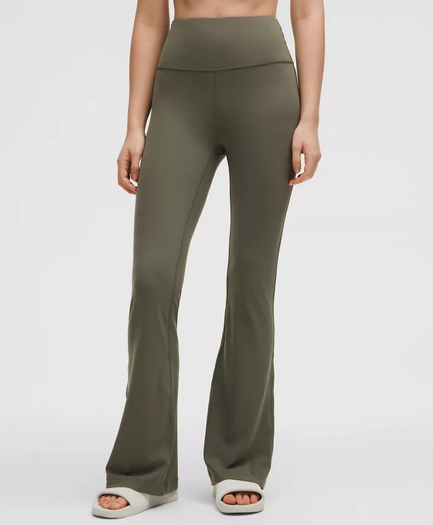 Lightweight yoga pants featuring a high waistband for comfort and support during workouts.