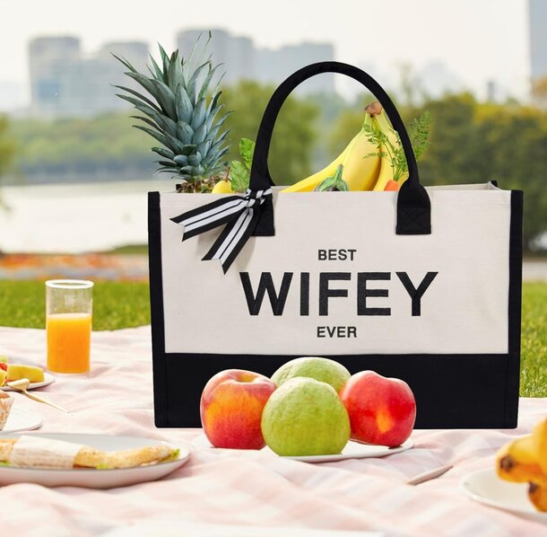 Tote bag with the phrase "Best Wifey Ever" printed in bold letters, showcasing a fun and affectionate design.