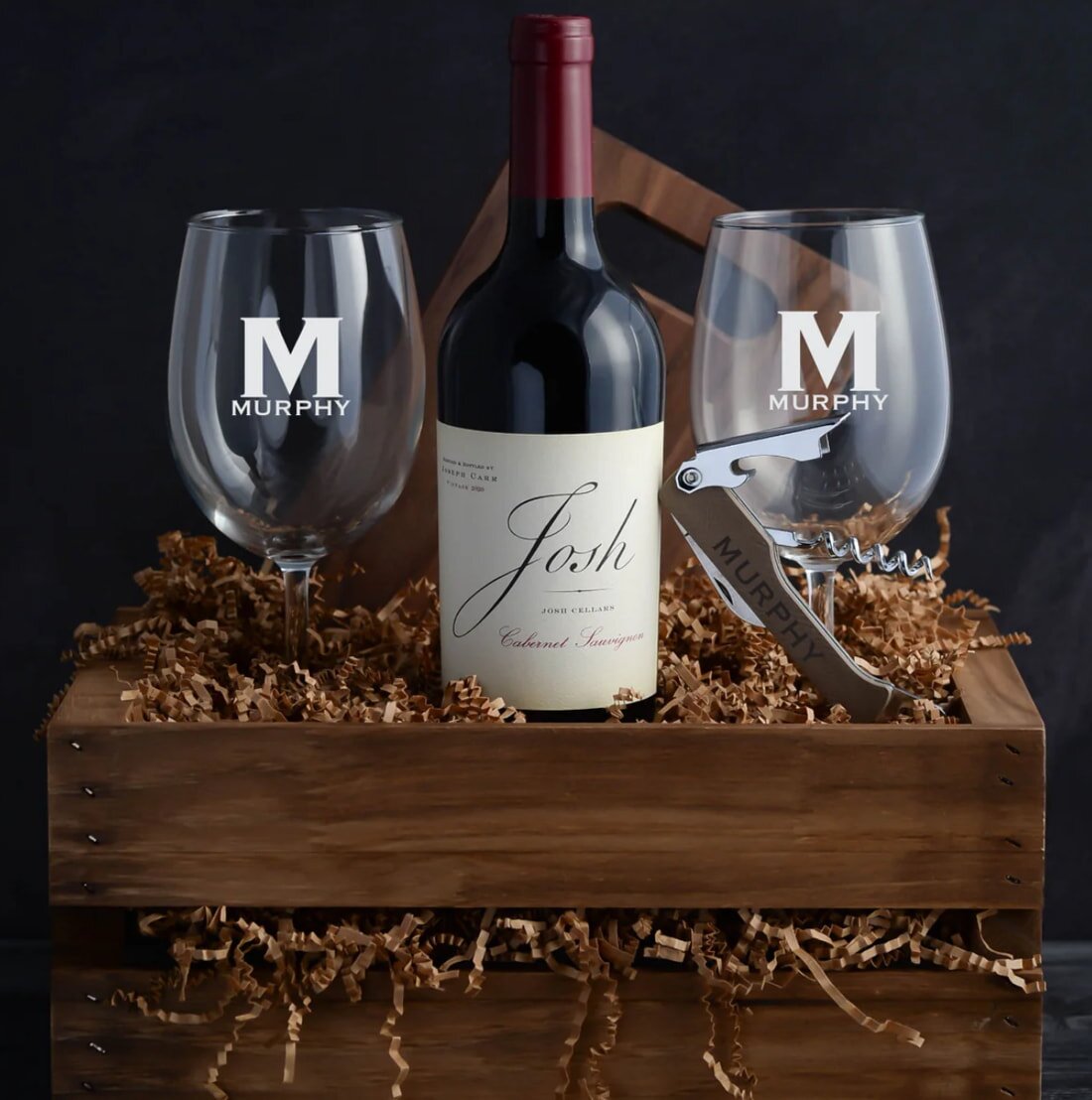 Personalized wine gift box featuring two elegant wine glasses, perfect for special occasions or celebrations.