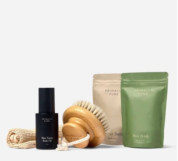 Luxurious spa gift set featuring bath essentials, candles, and soothing oils for a relaxing experience at home.