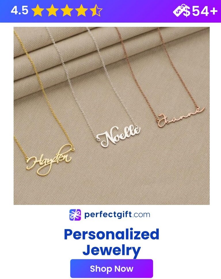 Customized jewelry displaying names, highlighting personal connections and individuality in elegant styles.
