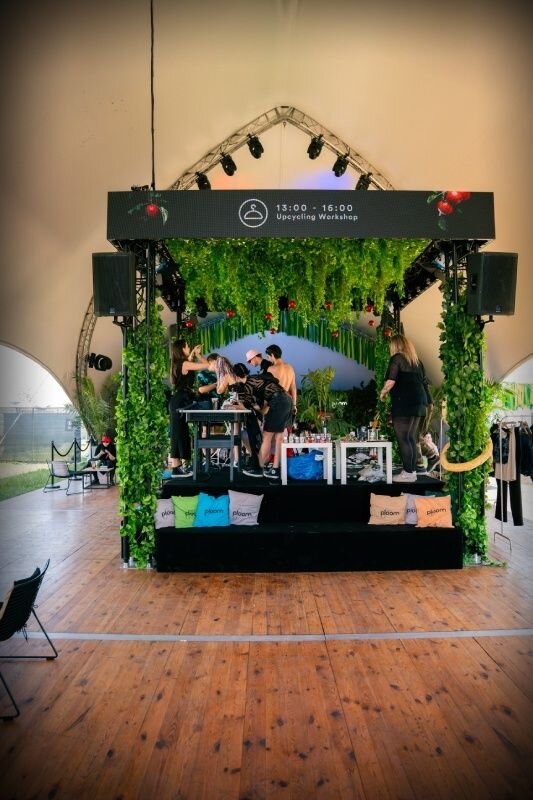 Upcycling workshop v Ploom zóně na festivalu