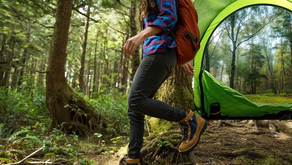 Turista v lese se zeleným stanem