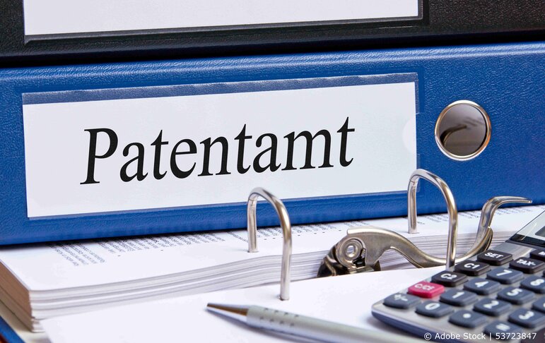 Ordner mit der Aufschrift Patentamt
