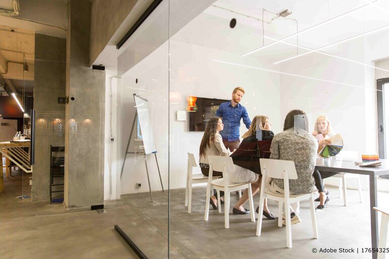Meeting in einem kleinem Startup Büro