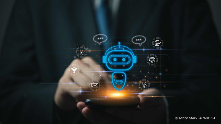 Person nutzt künstliche Intelligenz