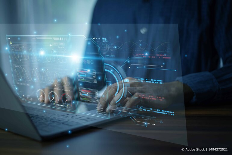 Person Arbeitet mit Künstlicher Intelligenz