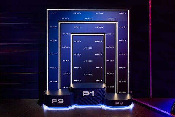 F1 Box Podium Wall