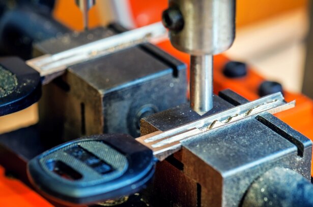 Key duplication machine